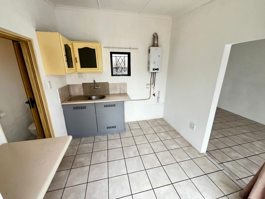 To Let 1 Bedroom Property for Rent in Cambridge West Eastern Cape